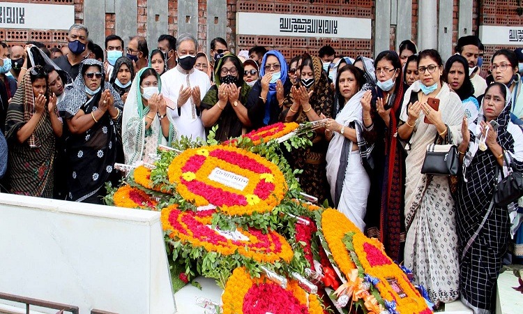 অঝোরে কাঁদলেন আইভি রহমানের ছেলে পাপন, মায়ের হত্যার বিচার দিলেন আল্লাহর কাছে