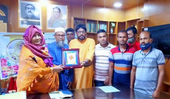 চাঁপাইনবাবগঞ্জের নাচোল প্রেসক্লাবের পক্ষ থেকে ইউএনওকে বিদায় সংবর্ধনা