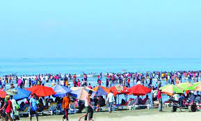 চার মাসের বেশি সময় বন্ধ থাকার পর প্রাণ ফিরেছে কক্সবাজারে, ক্ষতি পুষিয়ে ওঠার চেষ্টা