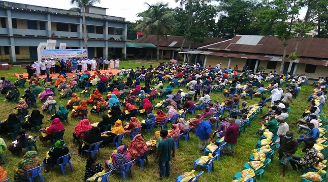 কোভিড-১৯ এর কারণে কুলাউড়া পৌরসভায় ৪২০০ পরিবার পেলো খাদ্য সহায়তা