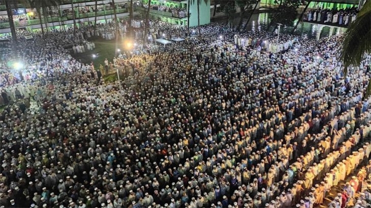 জুনায়েদ বাবুনগরীর জানাজায় লাখো মানুষের ঢল