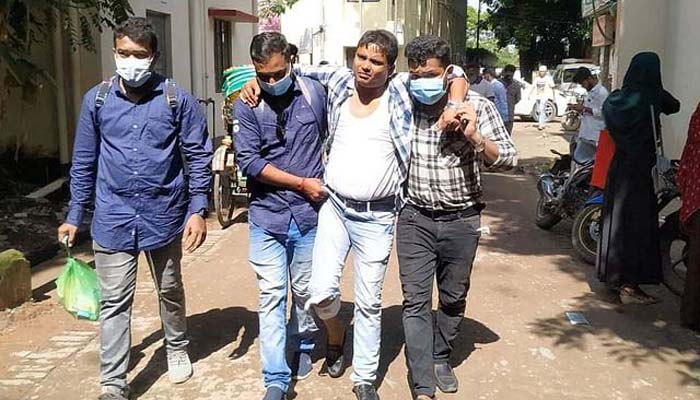 নরসিংদীর মনোহরদীতে অনুষ্ঠানে হামলায় সাংবাদিকসহ আহত ২০