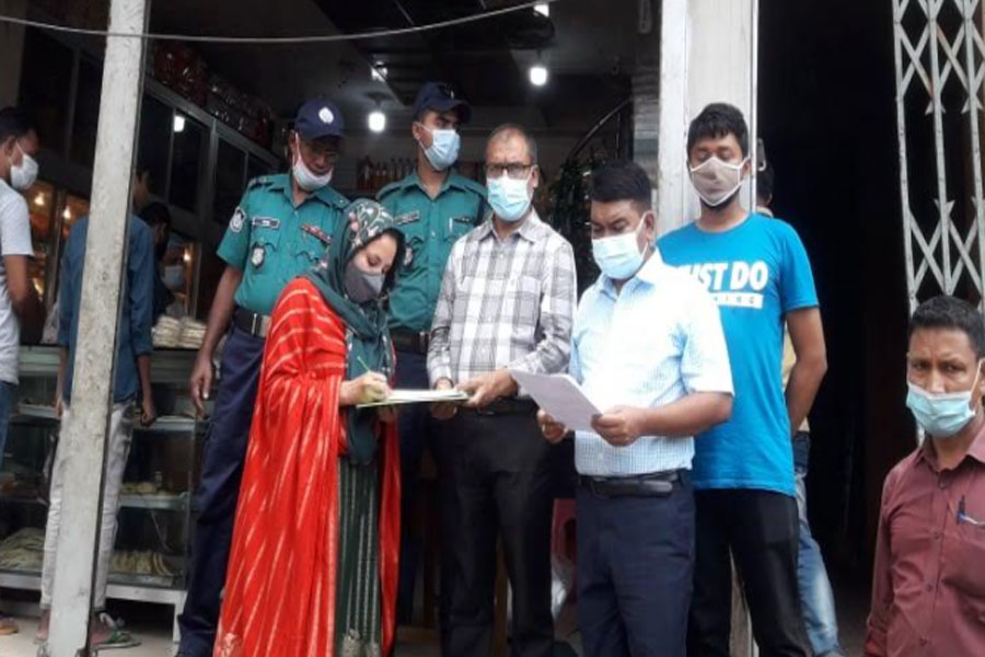 চট্টগ্রামে অস্বাস্থ্যকর পরিবেশে খাদ্য উৎপাদন করায় মোবাইল কোর্টের ৫০ হাজার টাকা জরিমানা