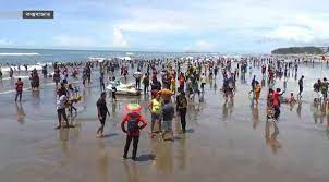 কক্সবাজার সমুদ্র সৈকতে স্বাস্থ্যবিধির বালাই নেই