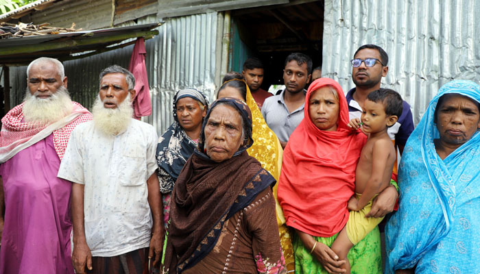 ২২ বছর পর নেপাল থেকে দেশে ফিরলেন বগুড়ার ধুনট উপজেলার আমেনা!