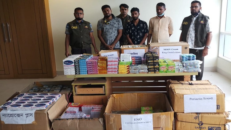 রাজধানীতে দেশি-বিদেশি নামীদামি ব্র্যান্ডের নকল ওষুধসহ গ্রেপ্তার ৩
