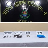 নওগাঁয় বিদেশী পিস্তল,ম্যাগজিন ও গুলিসহ শীর্ষ সন্ত্রাসী ও অস্ত্র ব্যবসায়ী আটক