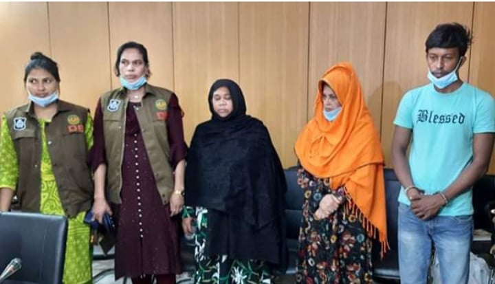 রাজশাহীতে পরিকল্পিত ভাবে ফাঁসিয়ে অপহরণ করে প্রাণনাশের হুমকি দিয়ে চাঁদা আদায় চক্রের মূল হোতা নারী সদস্যসহ চক্রের ৩ সদস্যকে গ্রেফতার