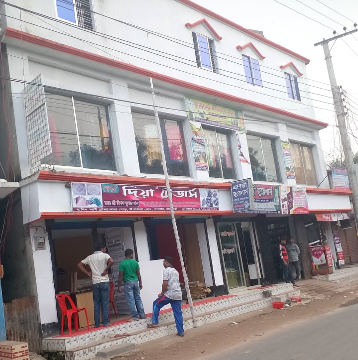 তানোরে বিবাদমান সম্পত্তির বাড়ি বিক্রির পাঁয়তারা