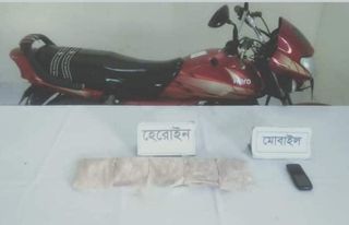 চাঁপাইনবাবগঞ্জে আধা কেজি হেরোইন সহ শীর্ষ মাদক ব্যবসায়ী আটক