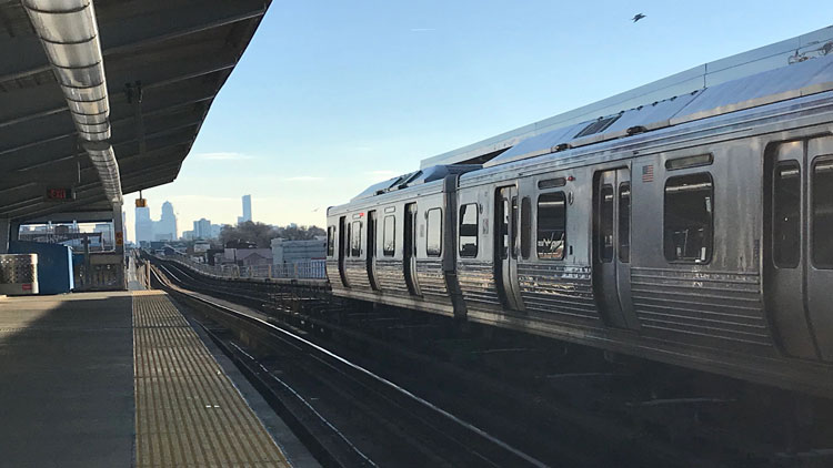 ফিলাডেলফিয়ার শহরতলিতে ট্রেনে এক নারীকে প্রকাশ্যে ধর্ষণ