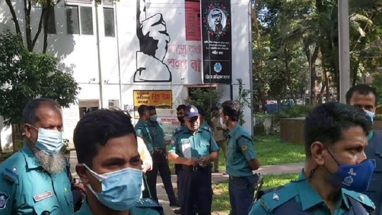 আধিপত্য বিস্তারকে কেন্দ্র করে ছাত্রলীগের ২ গ্রুপের সংঘর্ষে চমেক অনির্দিষ্টকালের জন্য বন্ধ, হল ছাড়ার নির্দেশ