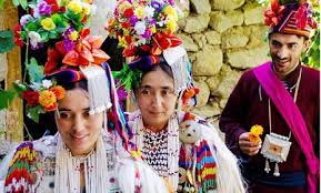 স্বামী-স্ত্রীর সম্পর্ক সবচেয়ে পবিত্র এক বন্ধন,স্ত্রী অদলবদল করাই যাদের প্রথা