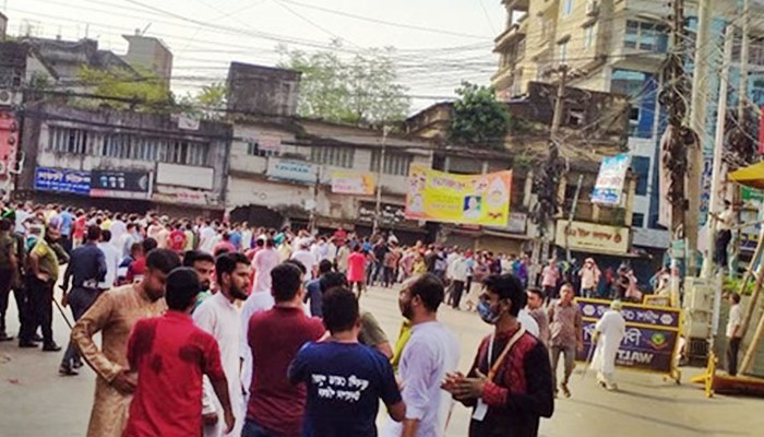 চট্টগ্রামের জেএমসেন হলে পূজা মণ্ডপে হামলার প্রতিবাদে প্রতিমা বিসর্জন না দিয়ে হরতালের ডাক হিন্দু বৌদ্ধ খ্রিষ্টান নেতাদের