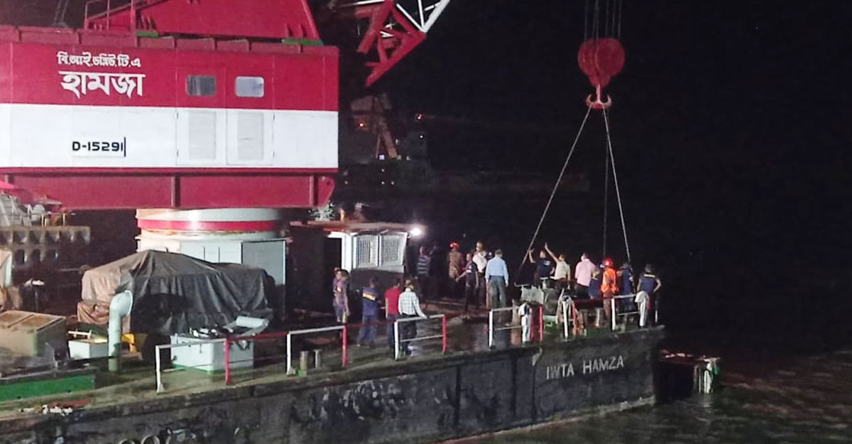 ২৪ ঘণ্টা ধরে পানির নিচে ৮০ লাখ টাকার গাড়ি :পাটুরিয়ায় ফেরি দুর্ঘটনা