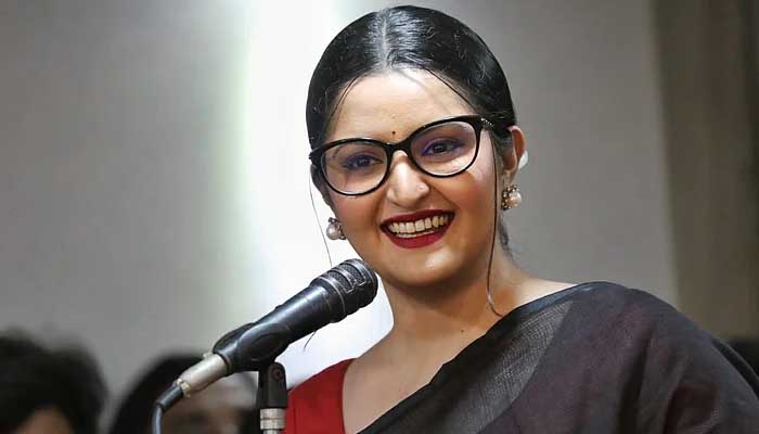 আজ রাতে হলে গিয়ে ছবি দেখবেন পরীমনি