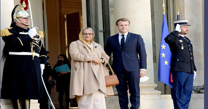 প্যারিসের প্রেসিডেন্ট ভবনে শেখ হাসিনাকে উষ্ণ অভ্যর্থনা