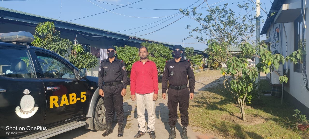 চাঁপাইনবাবগঞ্জে র‌্যাবের অভিযানে হেরোইন সহ গ্রেপ্তার-১