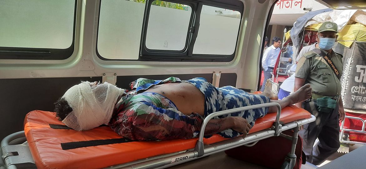 চাঁপাইনবাবগঞ্জের নাচোলে সড়ক দুর্ঘটনায় নিহত-১ আহত-১