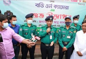 রাজশাহী মেট্রোপলিটন পুলিশে চালু হলো সার্জেন্টদের জন্য বডি ওর্ন ক্যামেরা