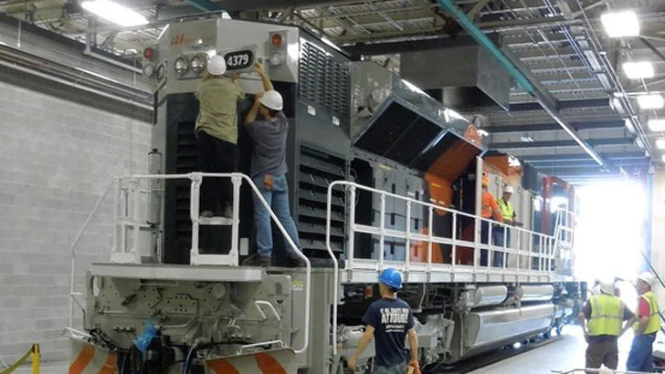 দেশে যেসব ট্রেন চলাচল করছে,বাংলাদেশেই তৈরি হবে রেলের ইঞ্জিন-কোচ