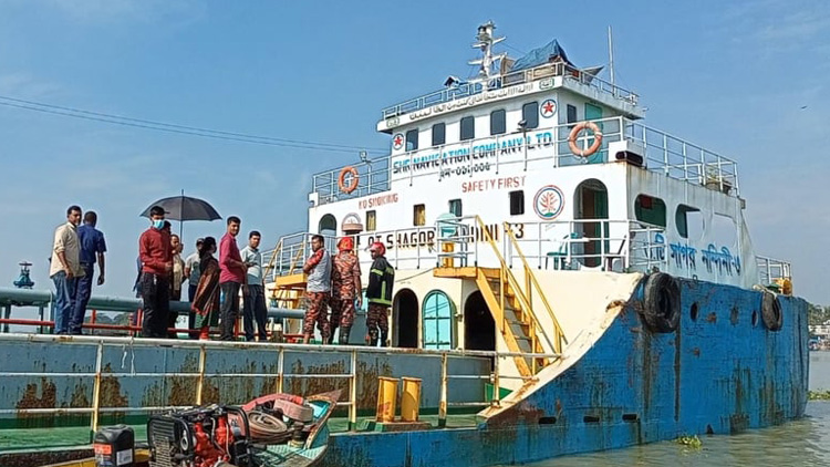 ঝালকাঠির সুগন্ধা নদীতে তেলবাহী জাহাজে বিস্ফোরণে নিহত ১