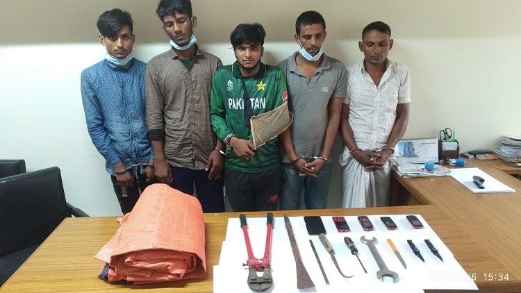 সারা দেশের মহাসড়কে ভয়ংকর ডাকাত দল, টার্গেট গরু-পেঁয়াজ-মাছ