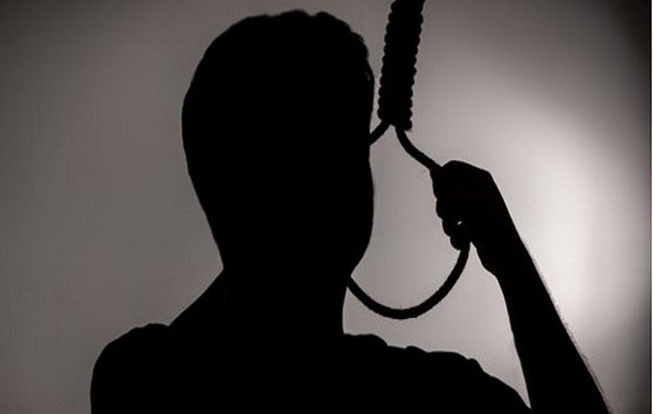 স্ত্রীর একের পর এক পরকীয়া প্রেমের যন্ত্রণায় অতিষ্ট হয়ে , প্রবাসেই লাইভে স্বামীর আত্মহত্যা