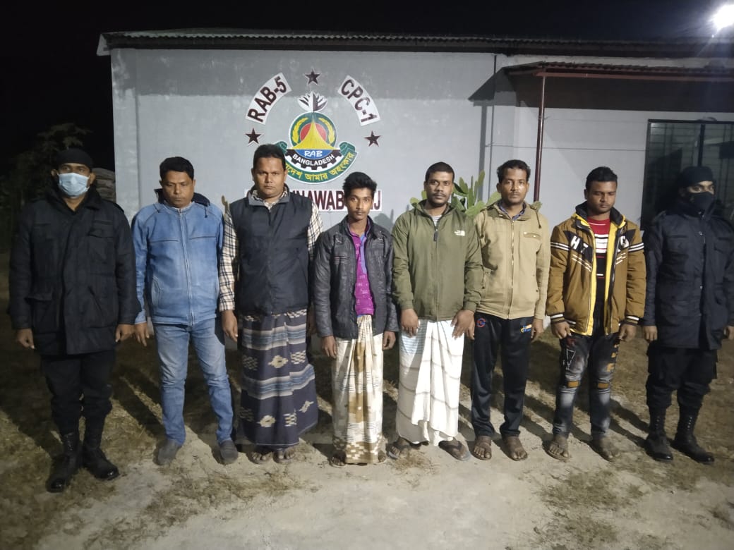 চাঁপাইনবাবগঞ্জে পর্ণোগ্রাফি অপরাধে ও মাদক ব্যবসায়ীসহ আটক-৯