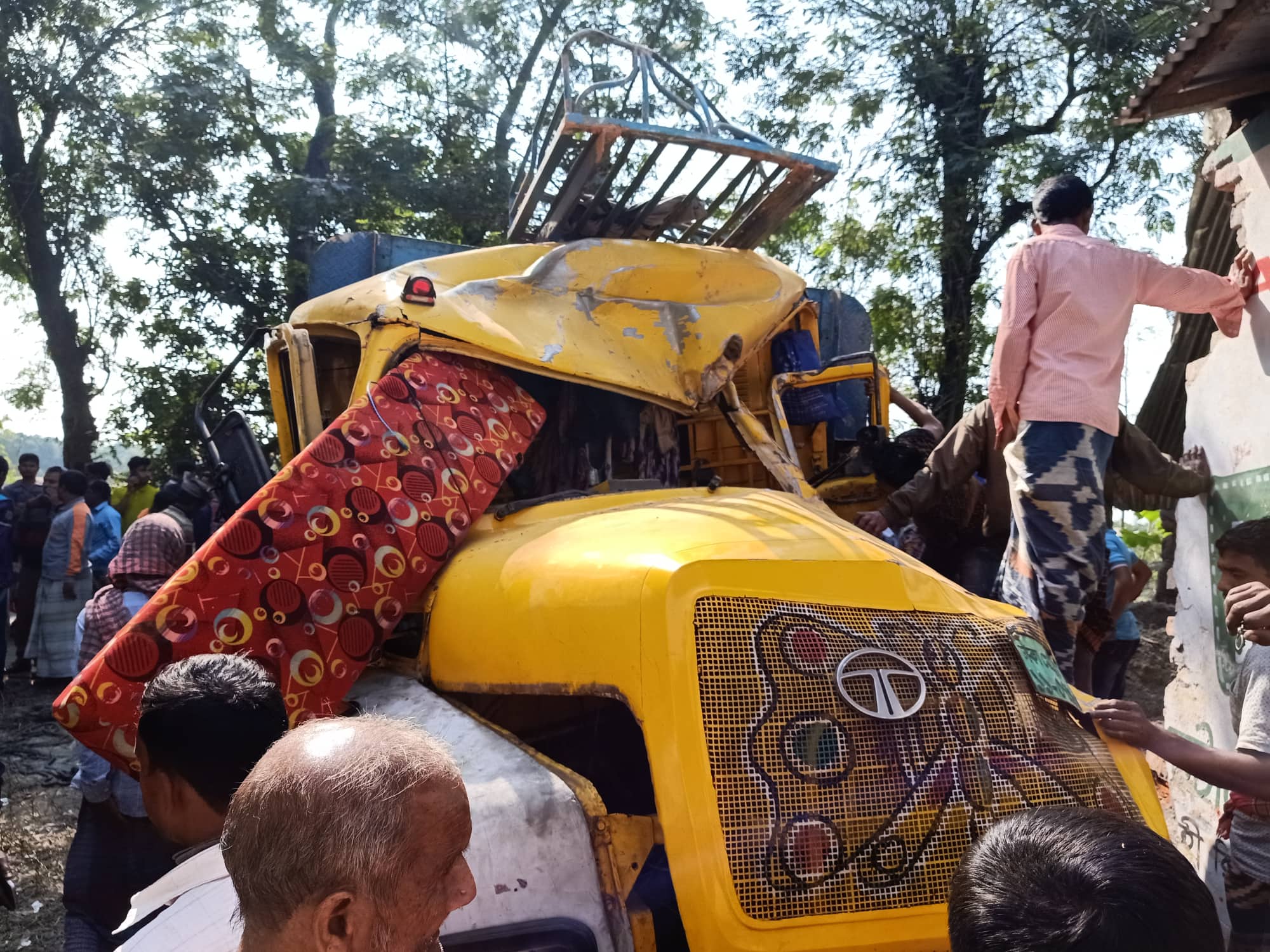 চাঁপাইনবাবগঞ্জে পৃথক সড়ক দুর্ঘটনায় নিহত ২