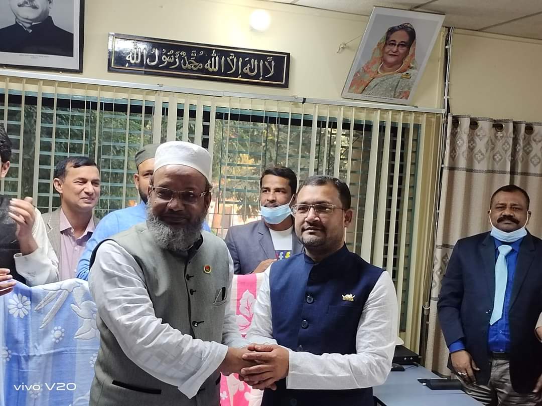 চাঁপাইনবাবগঞ্জ পৌরসভার দায়িত্ব নিলেন নবনির্বাচিত মেয়র মোখলেসুর রহমান