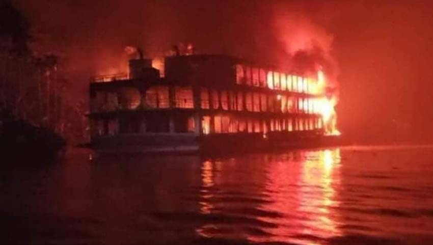 দুর্ঘটনাকবলিত এমভি অভিযান-১০ লঞ্চের ‘দোতলা থেকে নয়, ইঞ্জিন বিস্ফোরণেই আগুনের সূত্রপাত’