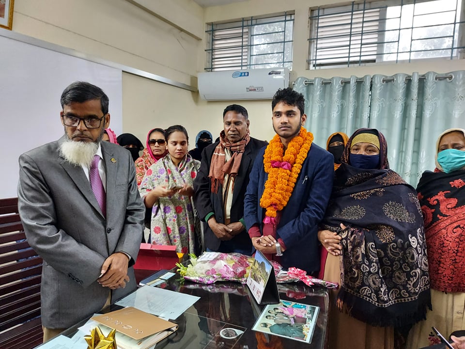 গোমস্তাপুরে সার্কের সেরা বিতার্কিক ইয়াসিনকে সংবর্ধনা