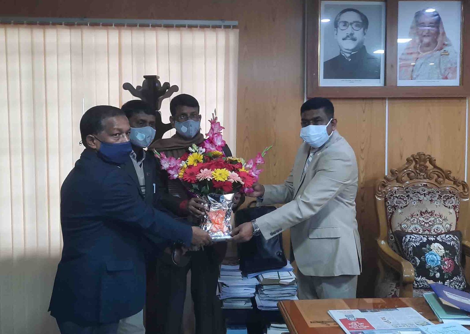 চাঁপাইনবাবগঞ্জ জেলা প্রশাসকের সাথে স্থানীয় পত্রিকার সম্পাদকগণের সাক্ষাৎ