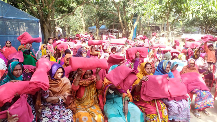 জাড়ের হাত থ্যাকি বাঁচালো বসুন্ধরা কম্বলডা এতোদিন আমাদের দিকে কেউ তাকাইনি
