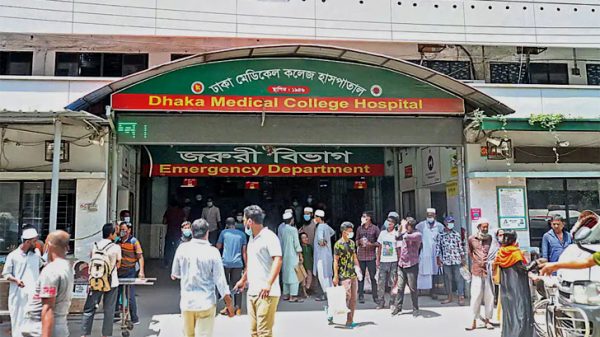 বাস থেকে ফেলে যাত্রীকে হত্যার অভিযোগ