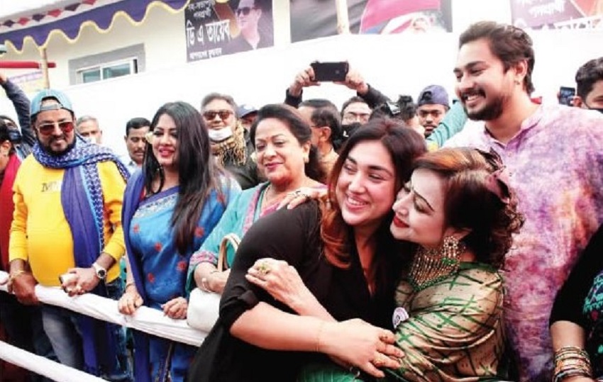 চলচ্চিত্র শিল্পী সমিতির নির্বাচন:শুক্রবার সকাল সাড়ে ৯টা থেকে উৎসবে মেতেছিলেন তারকারা
