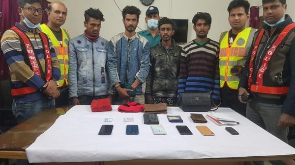 রাজশাহী মহানগরীতে পৃথক অভিযানে চার ছিনতাইকারী আটক