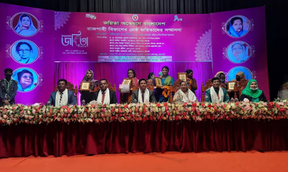 রাজশাহীতে মহান একুশের প্রথম প্রহরের প্রতীক্ষা