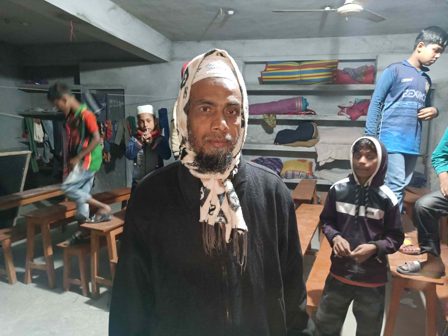 চাঁপাইনবাবগঞ্জে ছাত্রকে বলাৎকারের অভিযোগে শিক্ষক আটক