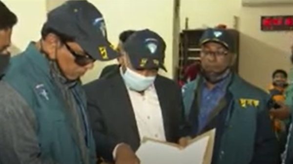 রাজশাহী রেল স্টেশনে টিকিট অনিয়ম ধরতে দুদকের অভিযান