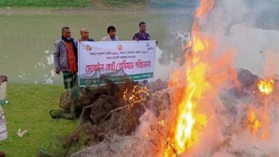 গোমস্তাপুরে চায়না রিং চাই ও কারেন্ট জাল জব্দ, জনসমক্ষে পুড়িয়ে ধ্বংস-দৈনিক দৈনিক বাংলার নিউজ