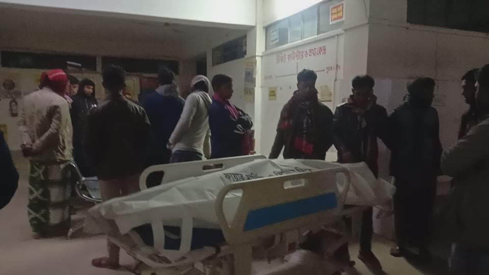 গোমস্তাপুরে সড়ক দুর্ঘটনায় নিহত ১, আহত১