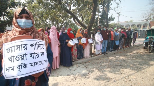 পানির মূল্যবৃদ্ধির বিরুদ্ধে ওয়ার্কার্স পার্টির অভিনব প্রতিবাদ, প্রধানমন্ত্রীকে স্মারকলিপি