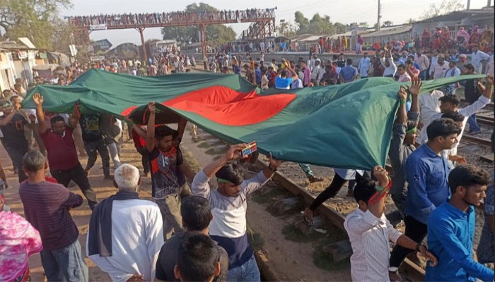 রহনপুরে রেলবন্দরের ঘোষণার দাবিতে বিশাল জনসভায় ১৫ দিনের আল্টিমেটাম