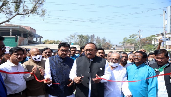 মহাদেবপুরে আ’ লীগের কার্যালয়ের নির্মাণ কাজের উদ্বোধন করলেন, মেয়র লিটন