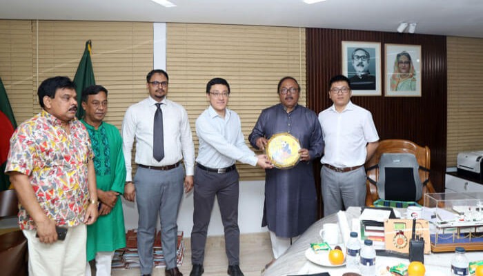 রাসিক মেয়রের সাথে নরিনকো ইন্টারন্যাশনাল কো-অপারেশন লিমিটেডের প্রতিনিধির সাক্ষাৎ