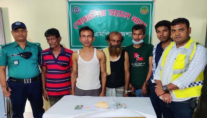 রাজশাহী মহানগরীতে গাঁজা, ইয়াবা, হেরোইনসহ গ্রেফতার- ৪