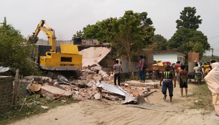 রাজশাহীতে দখলকৃত সেই ডাক্তার দম্পতির বাড়ি উচ্ছেদ