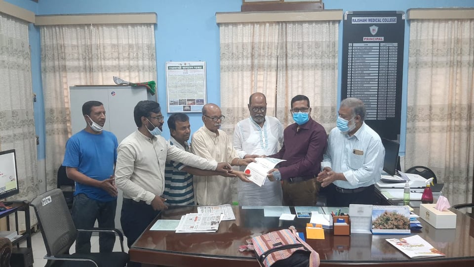 রাজশাহীতে বীর মুক্তিযোদ্ধার মরণোত্তর দেহদানের দলিল হস্তান্তর